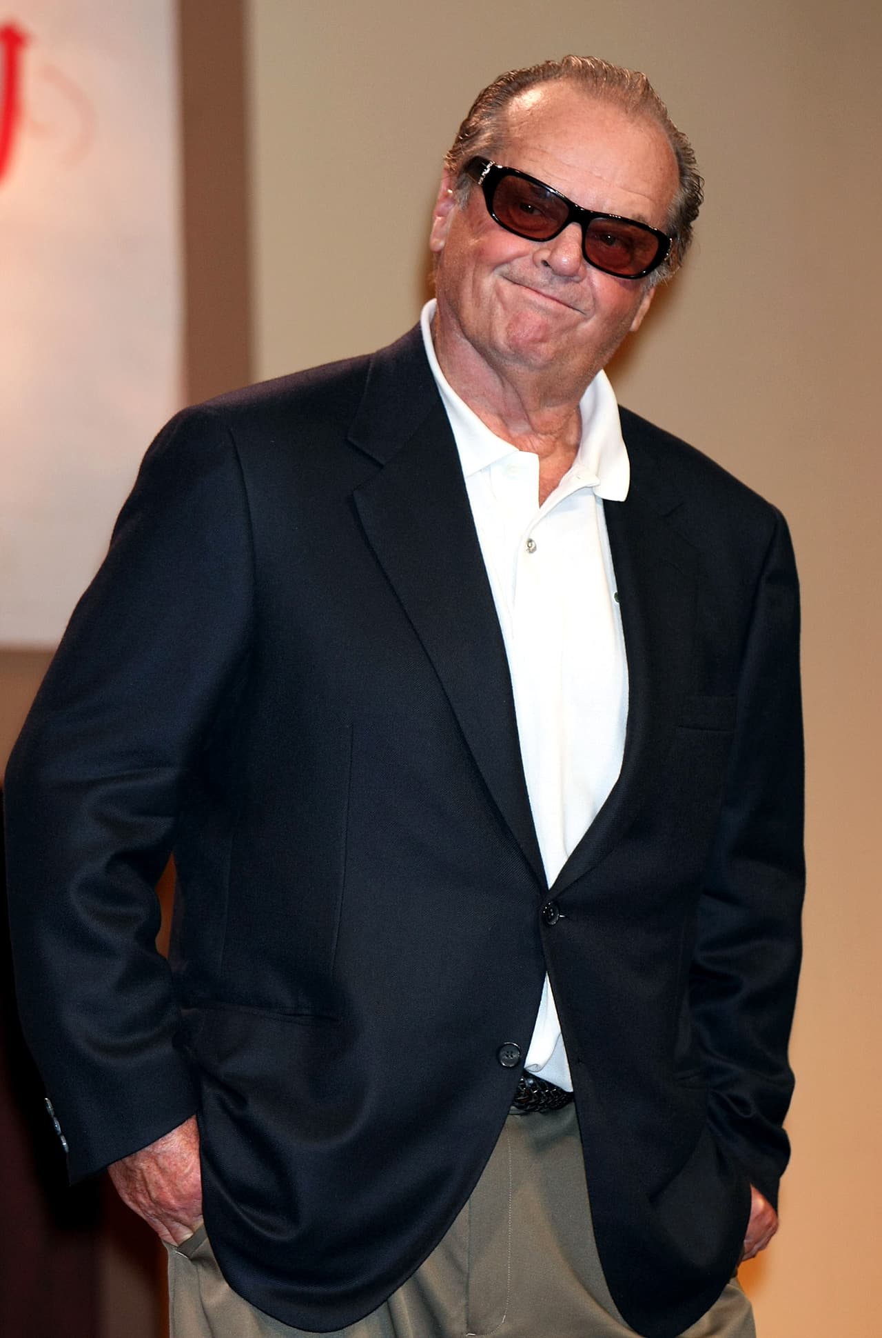 El periodista que realizó la investigación contactó a vecinos, familiares y personas cercanas al actor y descubrió que la verdadera madre de Nicholson era la persona que él consideraba como su hermana, según publicó 
<a href="https://elpais.com/elpais/2019/07/23/gente/1563871658_227817.html" target="_blank">El País</a>, que recordó este acontecimiento luego de que el canal de televisión francés Antena, transmitió el documental 'Dr. Jack y Sr. Nicholson' el pasado 21 de julio.