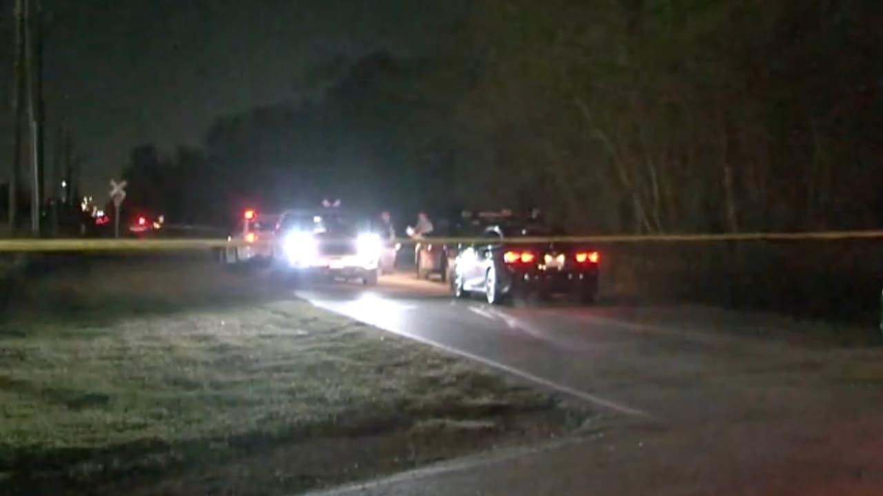 Cuando llegaron los familiares de la mujer, los sospechosos se fueron en una camioneta negra.