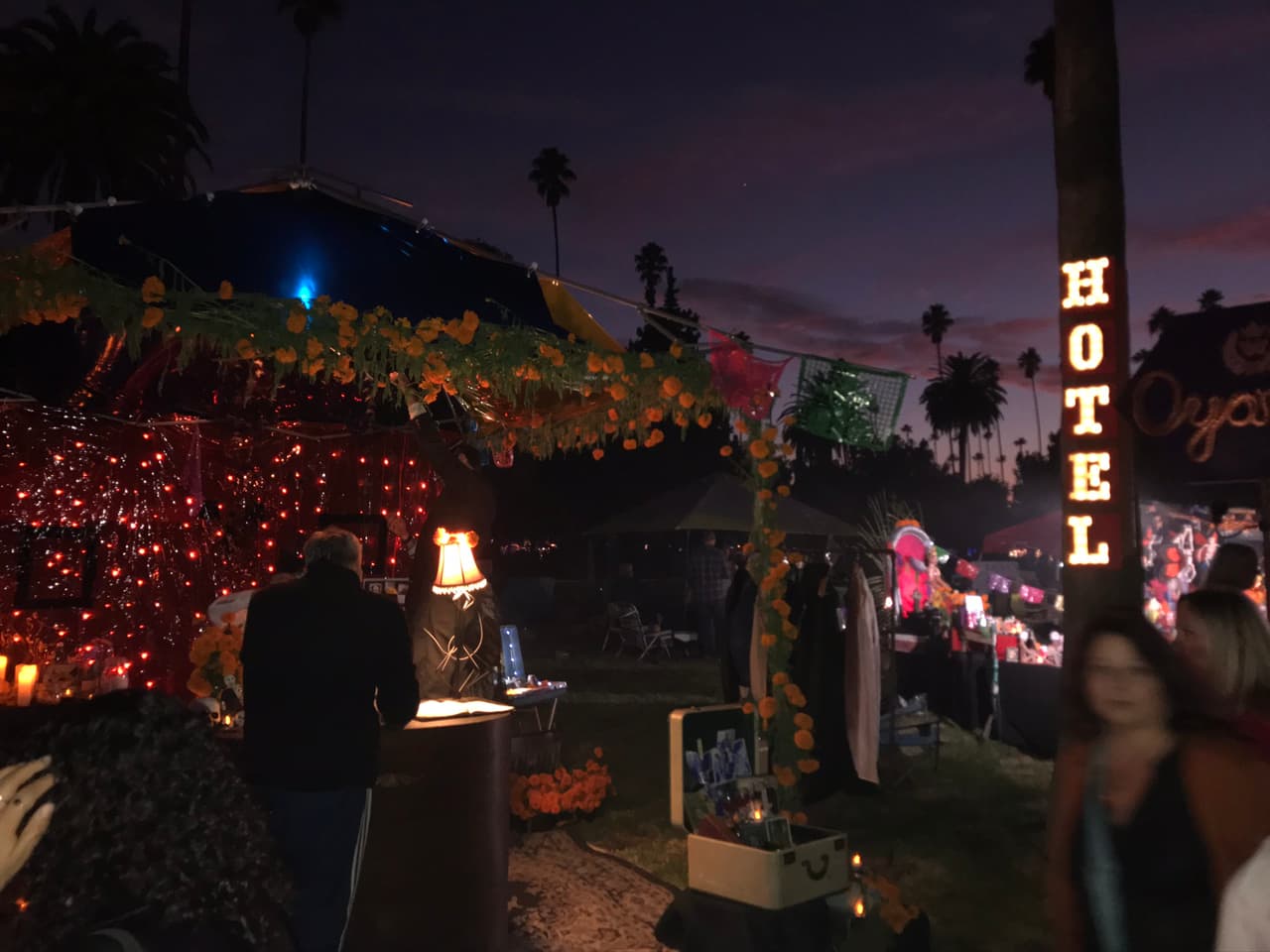 Ya que los altares se iluminan dándoles otra versión a cada puesta.