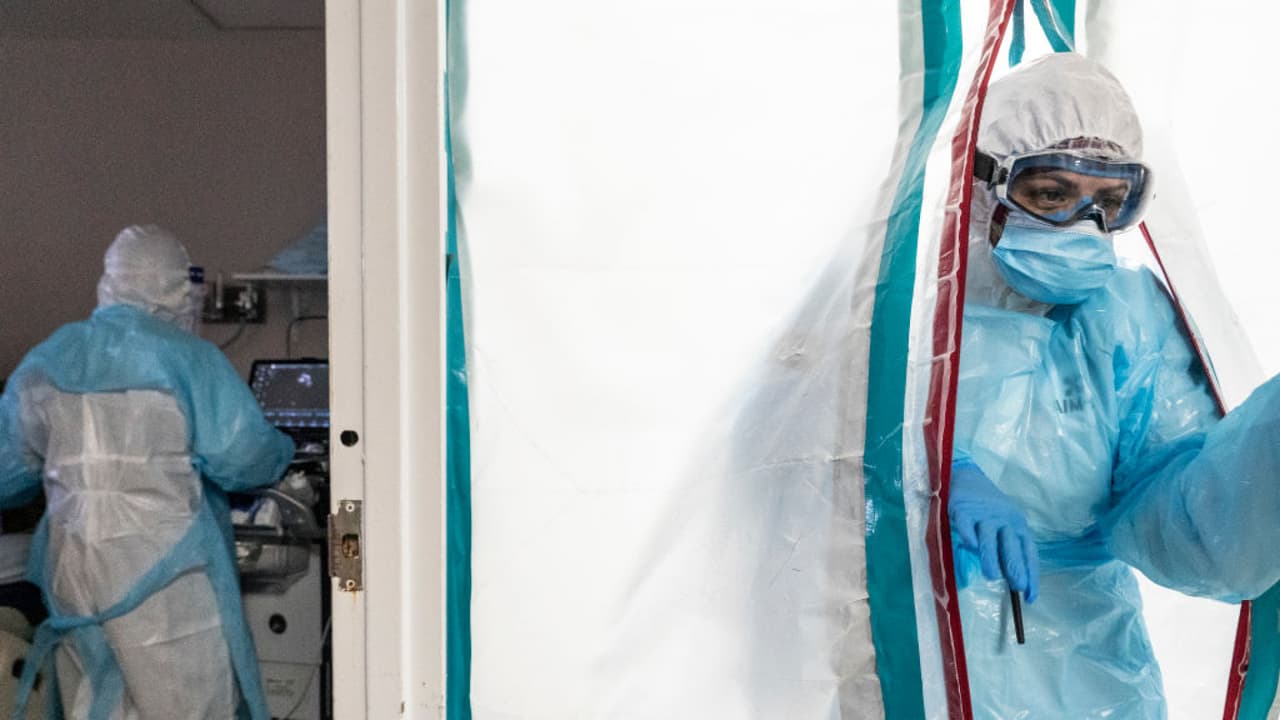 Autoridades en Nueva York alertan sobre el peligro de la variante Delta del coronavirus, te contamos por qué