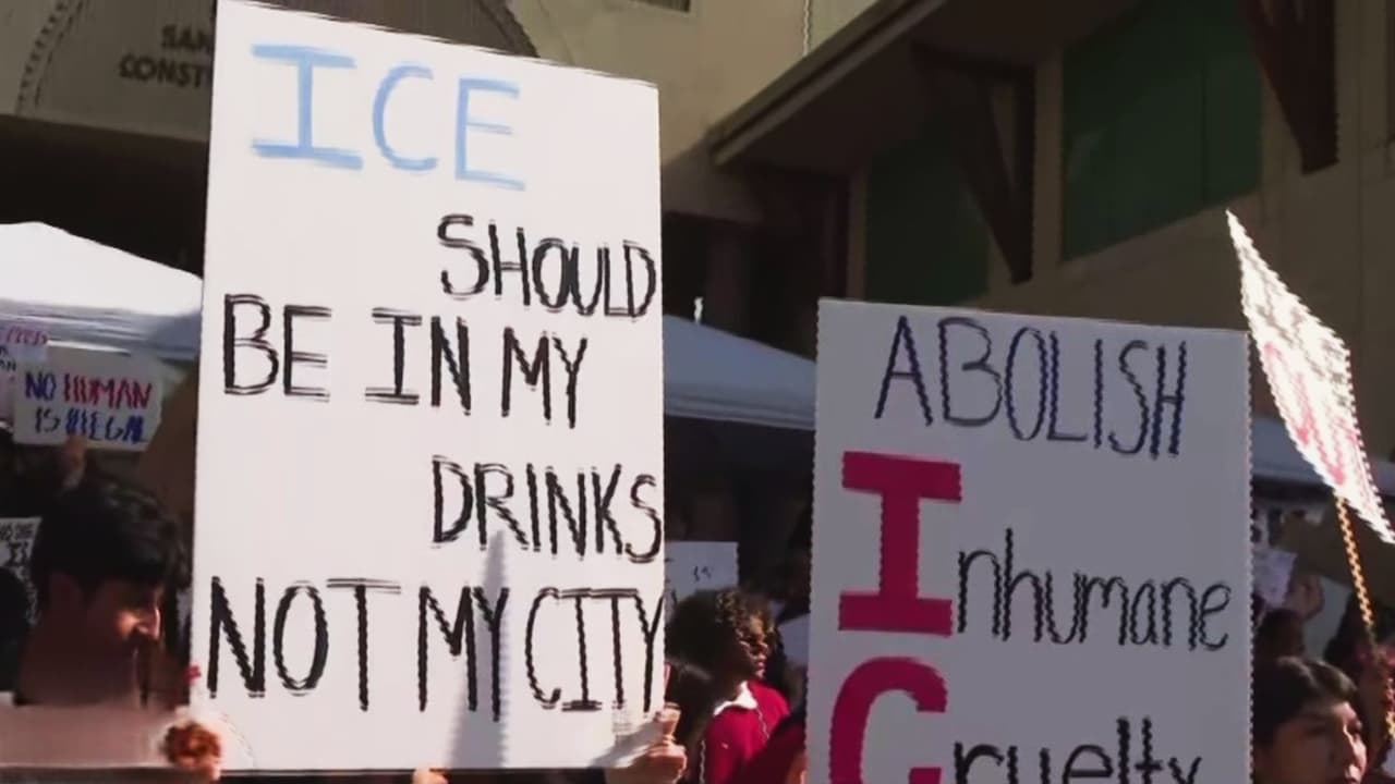 Estudiantes alzan la voz contra las redadas de ICE en sus comunidades