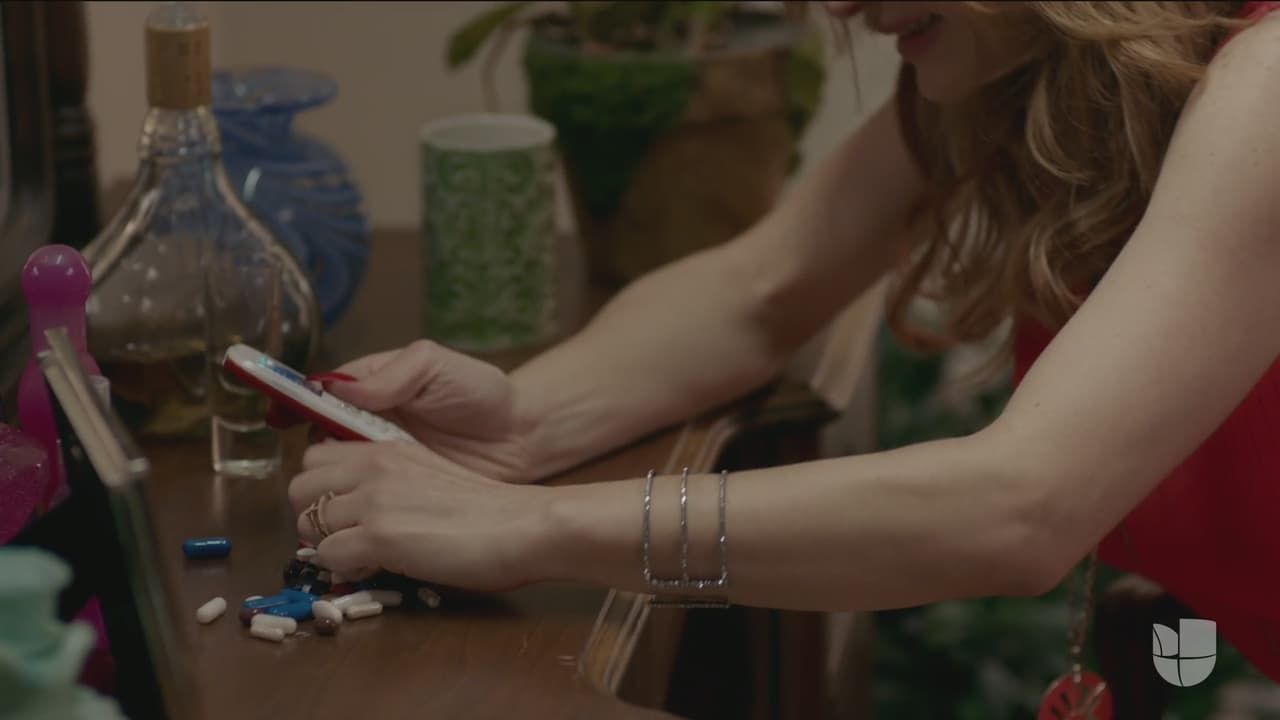 Vimos una impactante escena en donde la hermana menor de Jenni Rivera se toma varios medicamentos mezclados con alcohol.