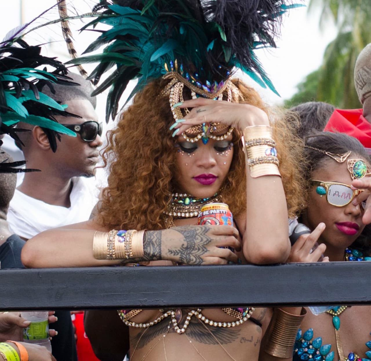 ¿Qué tanto habrá tomado que se puso así?