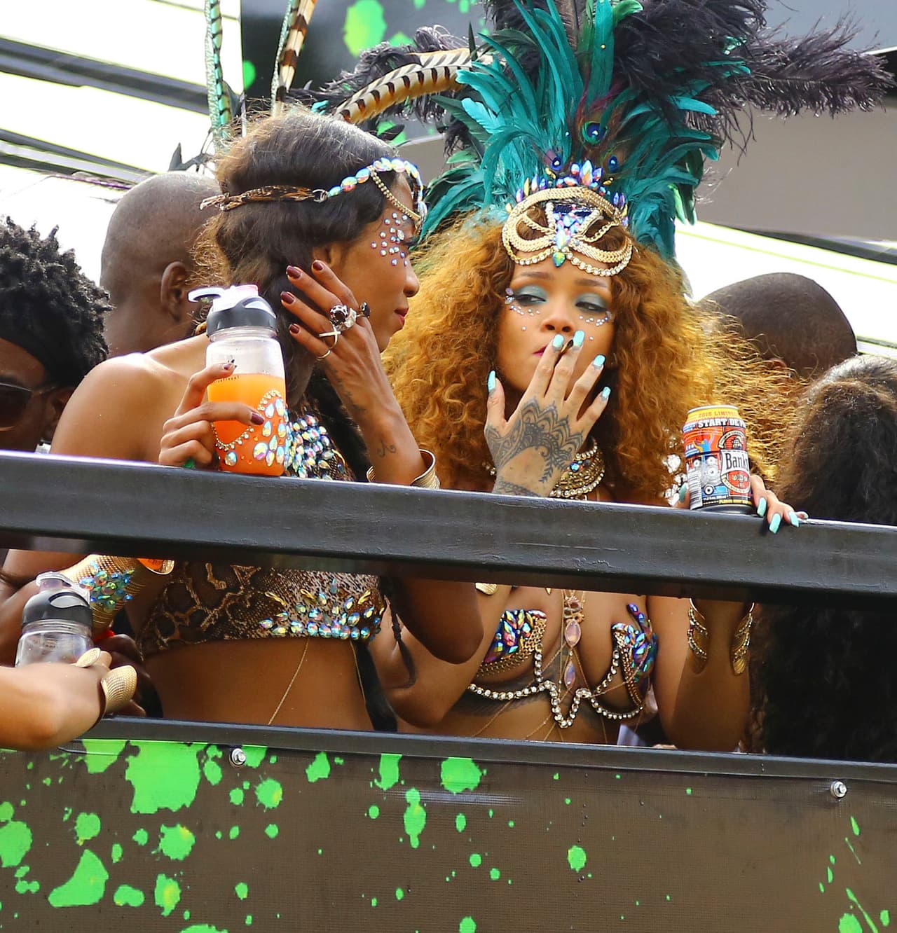 Y también la vieron fumándose un cigarro.