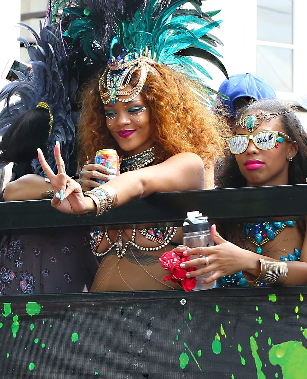 La intérprete era todo sonrisas y estaba muy saludadora con sus fans.