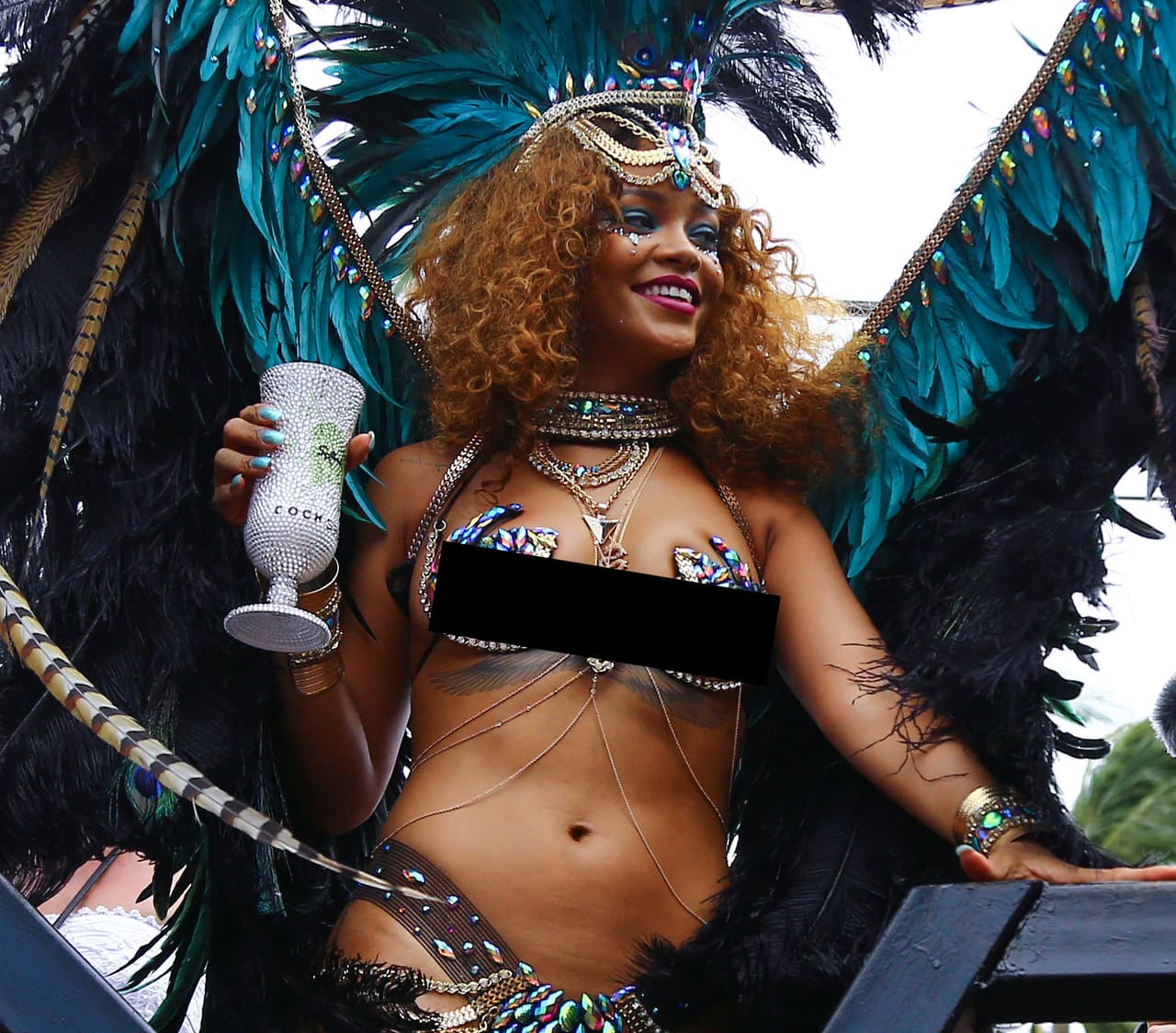 OMG! La cantante levantó las pasiones de todos los caballeros.