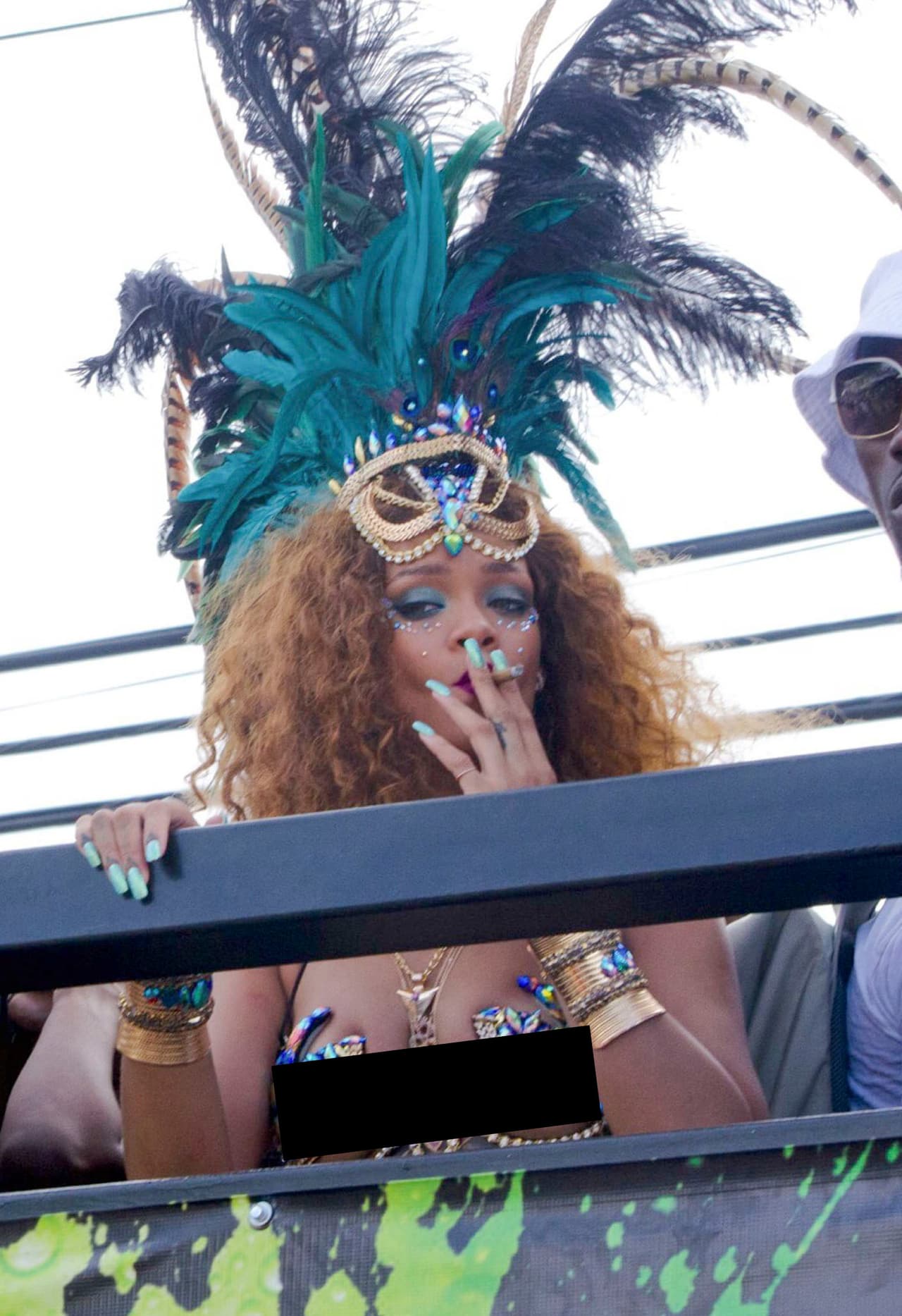 Por más cansada que esté, no deja la fiesta.