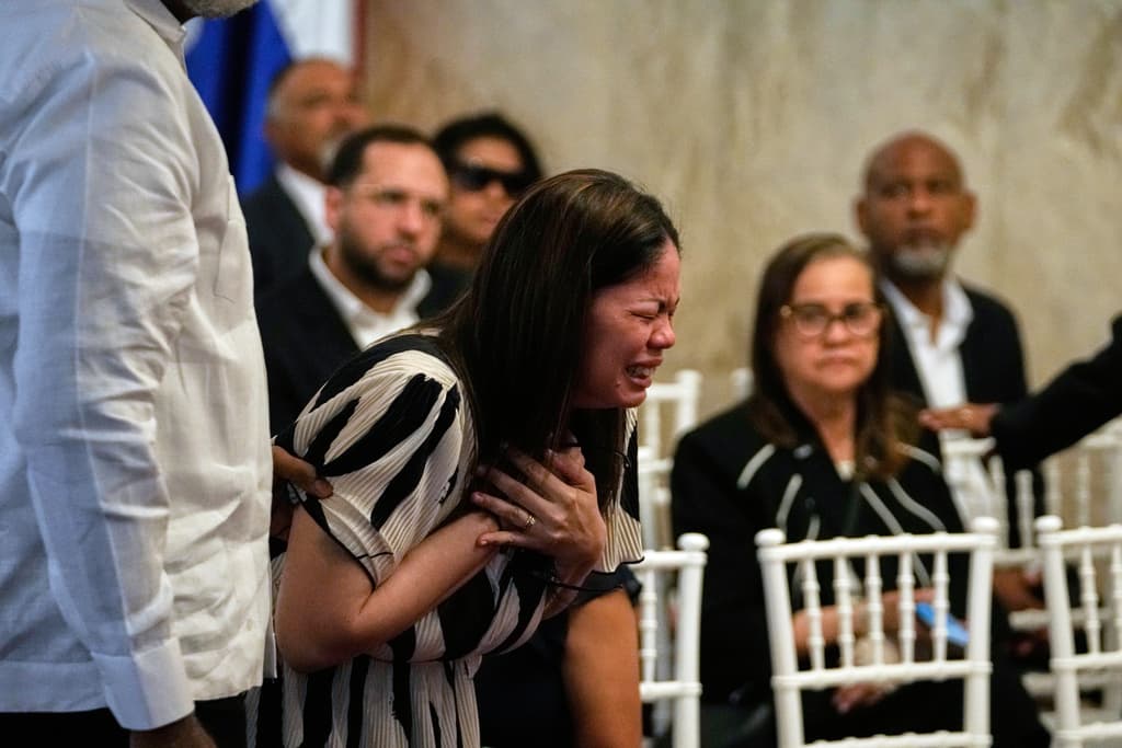 Uno de los momentos más conmovedores ocurrió cuando Zulinka Pérez, hija del artista, expresó su dolor ante los presentes.