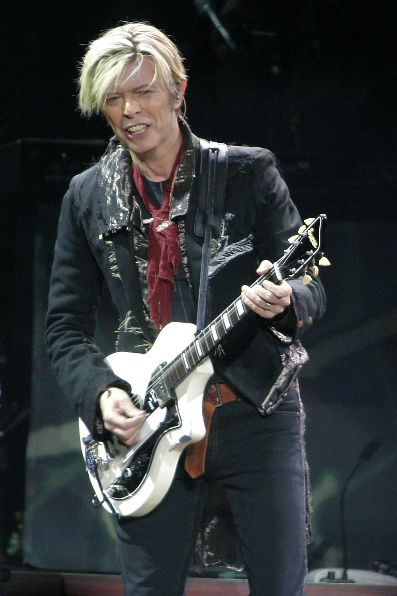 Enfocado en sus exitosas giras de conciertos, Bowie siguió triunfando por el mundo entero, pero poco a poco puso fin a ese capítulo tan espectacular de sus presentaciones en vivo.