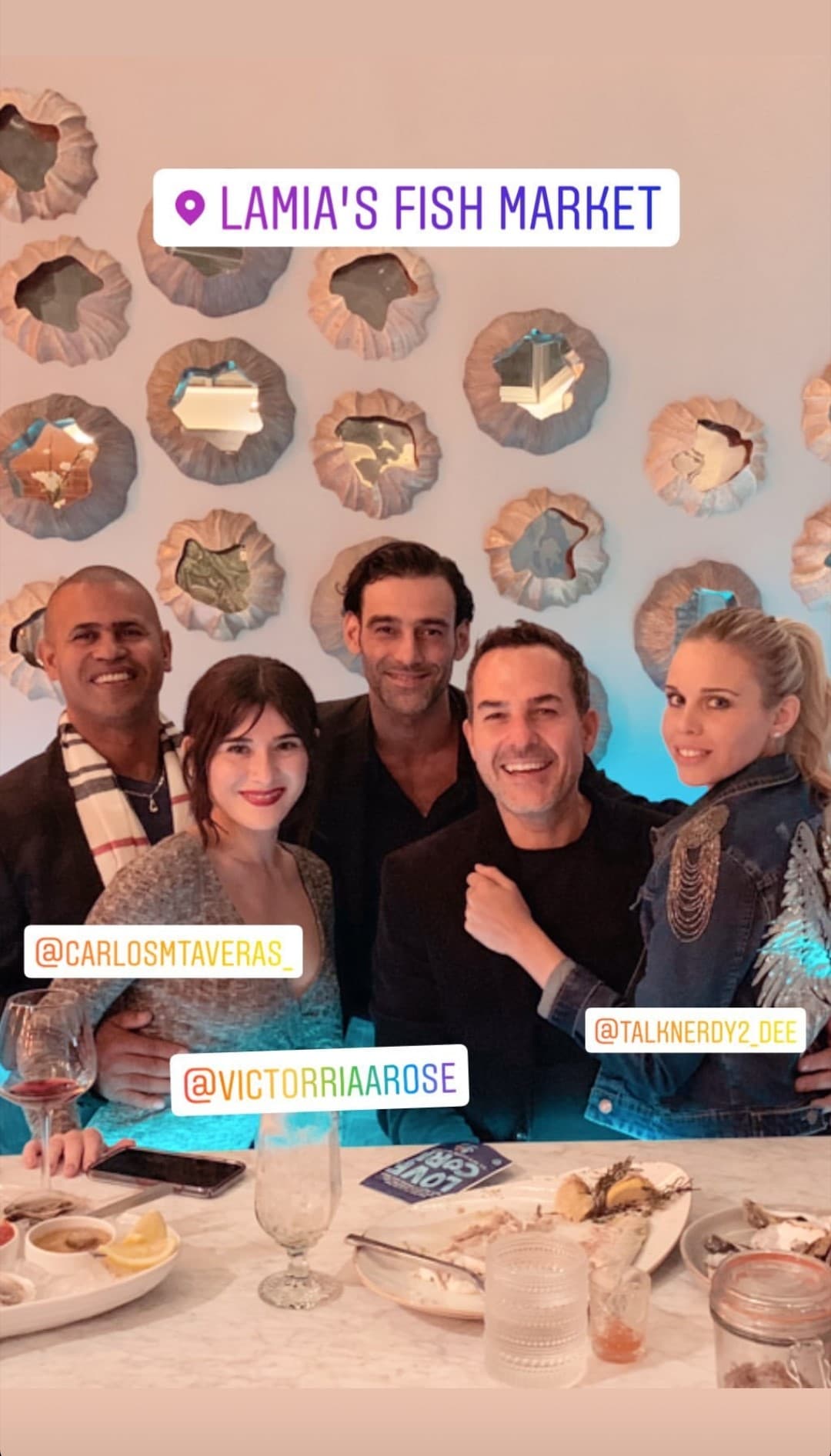 Nuestro conductor pasó una exquisita noche de cumpleaños en compañía de amigos y su enamorada. En las historias de Instagram compartió varios momentos en los que dijo estarla pasando de lujo.