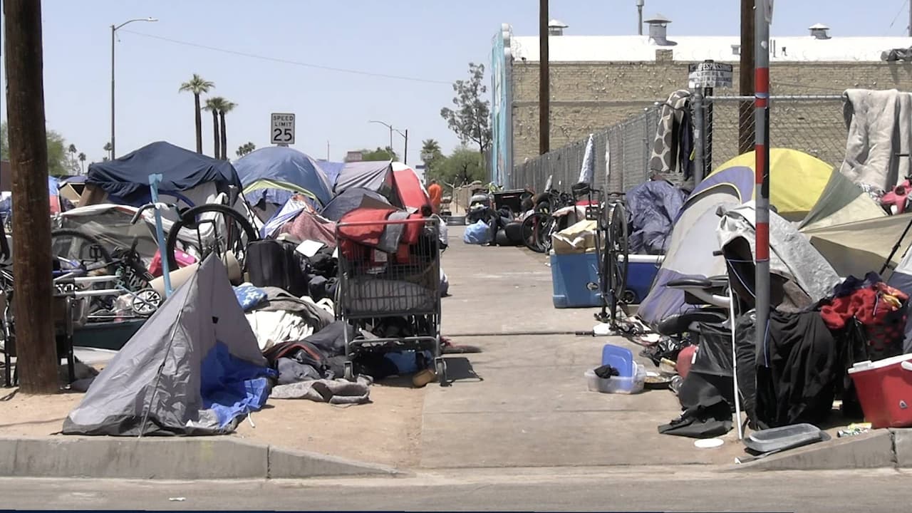 Indocumentados y sin hogar: los desamparados siguen siendo víctimas del coronavirus en Arizona