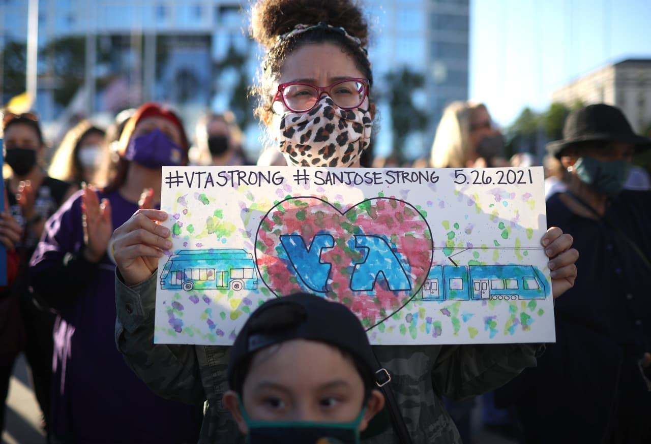 Los fallecidos fueron identificados como Paul Delacruz Megia, de 42 años; Taptejdeep Singh, de 36 años; Adrian Balleza, de 29 años; Jose Dejesus Hernandez III, de 35 años; Timothy Michael Romo, de 49 años; Michael Joseph Rudometkin, de 40 años; Abdolvahab Alaghmandan, de 63 años; Lars Kepler Lane, de 63 años; y Alex Ward Fritch, de 49 años.