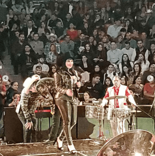 “Muchas gracias a @elpotrodesinaloa y a @adictivaoficial por darme la oportunidad de presentarme con ustedes. A la gente de Culiacán por recibirme con el mismo cariño que recibían a mi padre”, escribió junto a esta imagen el 28 de noviembre.
<br>