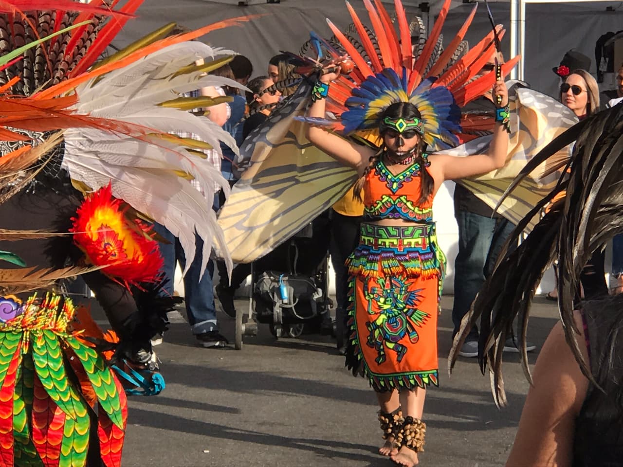 Con danzantes de diferentes generaciones, sin embargo, todos muy orgullosos de mostrar sus raíces.