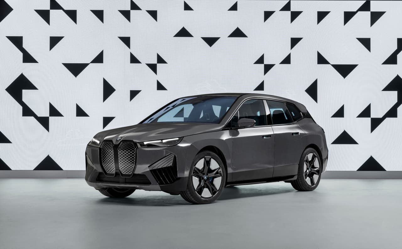 BMW iX Flow Concept