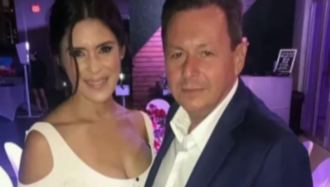 Tatiana Pinto declaró que estuvo
<b> 6 veces al borde de la muerte</b> e incluso intubada, en el hospital 
<b><a href="https://www.univision.com/noticias/salud/quien-es-johns-hopkins-y-por-que-es-una-referencia-en-coronavirus" target="_blank">John Hopkins,</a></b> en Baltimore, por sobredosis con 
<b>fentanilo</b>. Ella no consumía la droga y sospechaba que su marido la estaba envenenando. Al ser dada de alta, la última vez, dijo que le sugirieron no regresar a su casa por, si en efecto, ahí era que sufría la 
<b>contaminación</b> con la droga. Decidió irse a vivir con su hermana a 
<b>Pinecrest</b>, lo que puso fin a sus frecuentes crisis de salud.