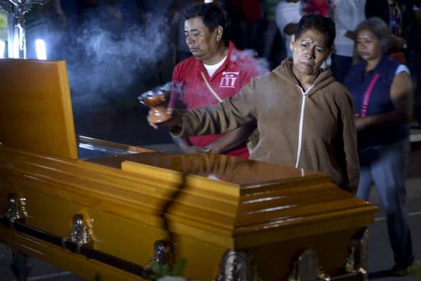 La familia de Julio César Ramírez Nava tuvo que pedir ayuda al gobierno de Guerrero para sepultar al joven.