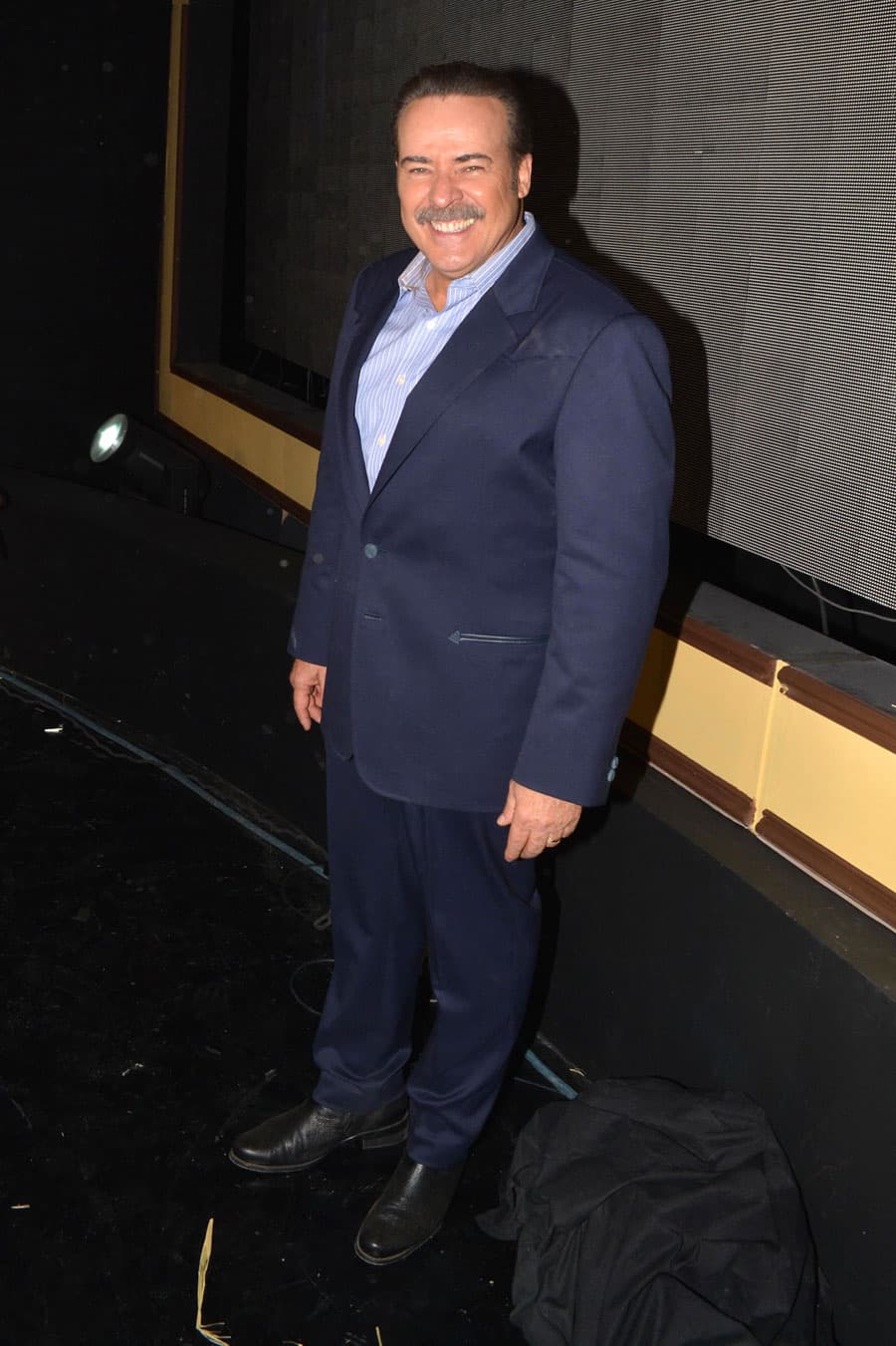 César Évora es uno de los galanes consentidos de las mujeres de todos los tiempos, y es que con esa voz cautiva a cualquiera.