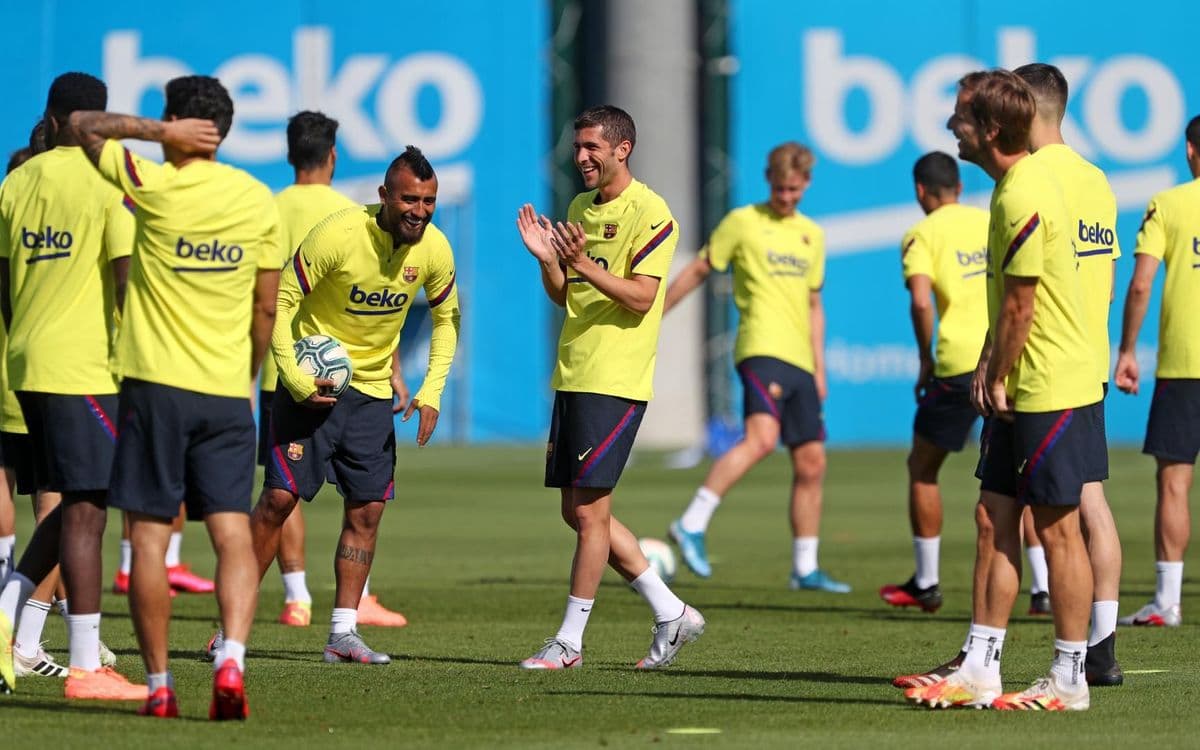Los dirigidos por Quique Setién volvieron a entrenar luego de una jornada de descanso. Los disponibles del primer equipo tuvieron actividades en la Ciudad Deportiva Joan Gamper.