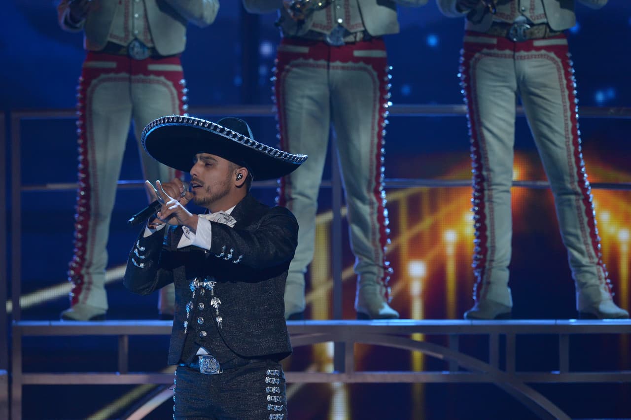 Sombrero y botas no pudieron faltar en su ‘performance’, ¡todo un mariachi!