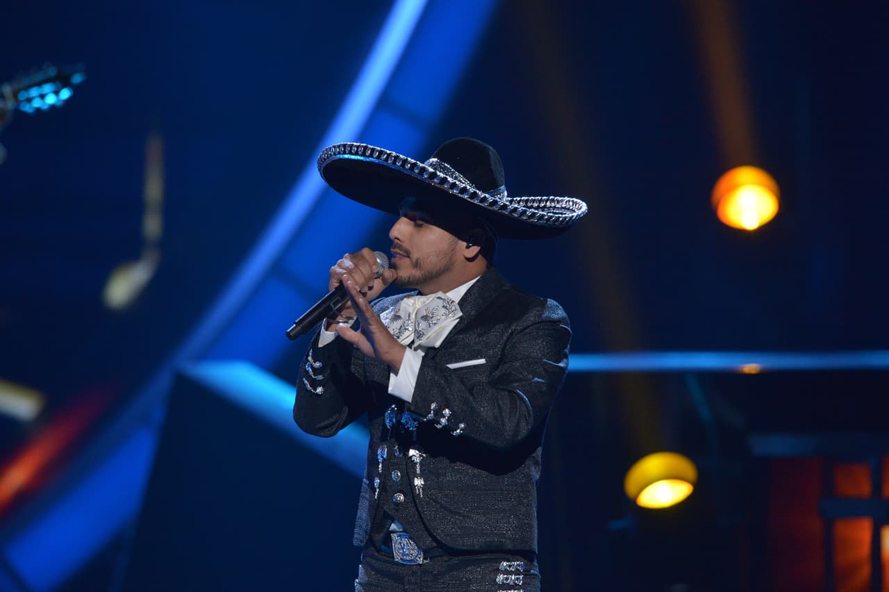 Muchas chicas del público querían subir al escenario y tomarse una fotografía con su estrella. ¡Selfie con Espinoza Paz!