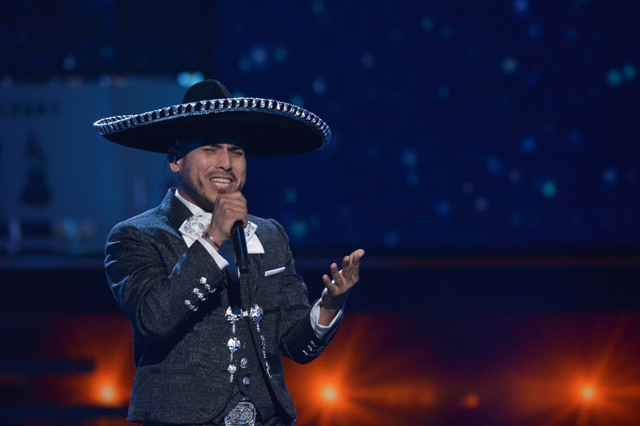 Mariachi Sol de México y Espinoza Paz compartieron el escenario y su talentoso en junto fue más que evidente.