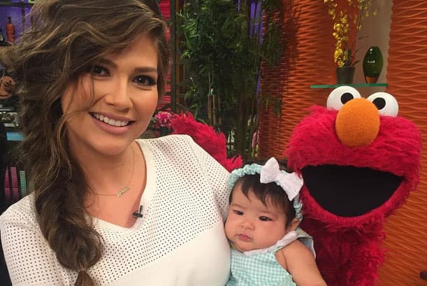 “Me encanta mi trabajo y lo disfruto mucho. Yo sé que ella me ve en televisión”, dijo en la entrevista.