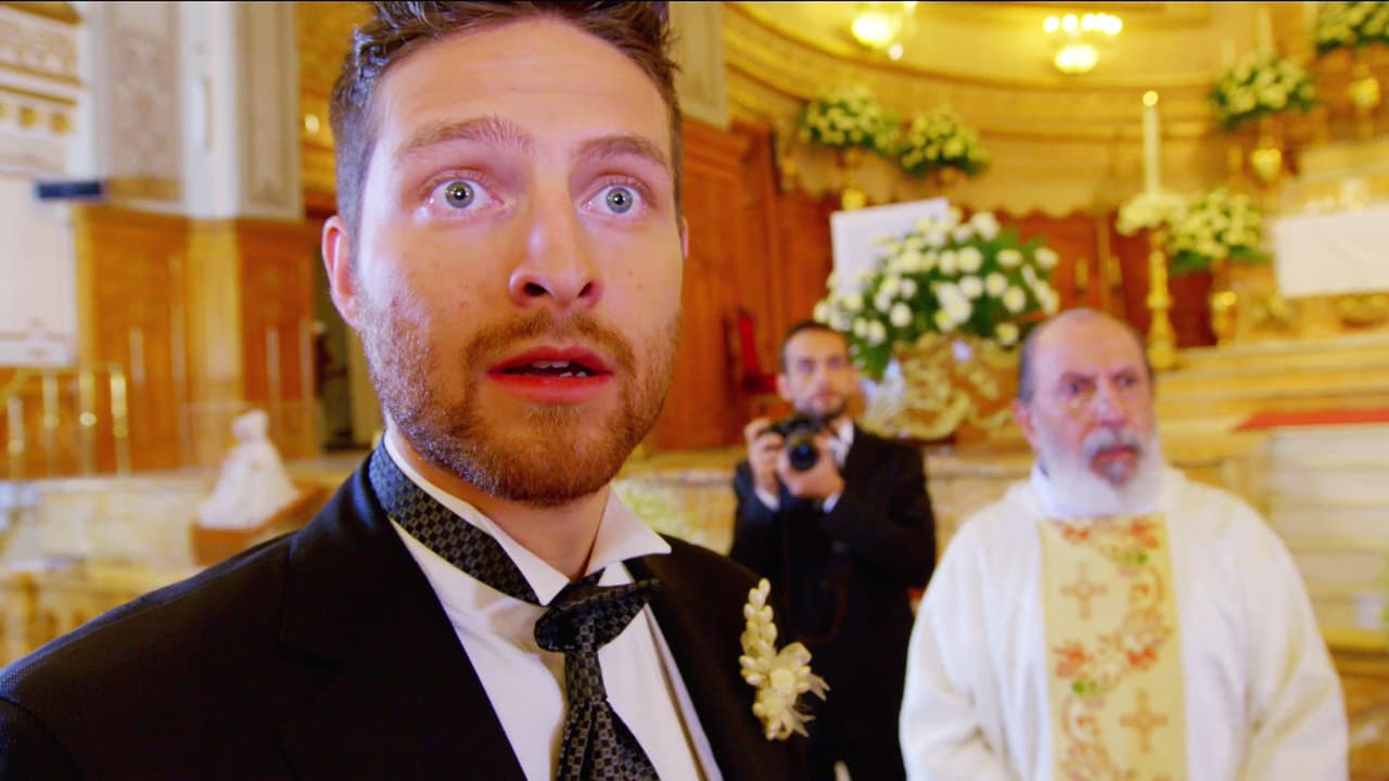 Le está rogando a Alex para que no se case.