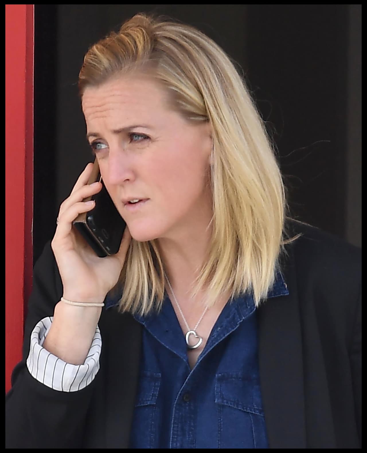 La guardaespaldas, cuyo nombre no ha sido revelado por cuestiones de seguridad, se convirtió en la primera mujer en desempeñarse como la jefa de seguridad de un miembro de la familia real británica, de acuerdo con el diario.
<br>