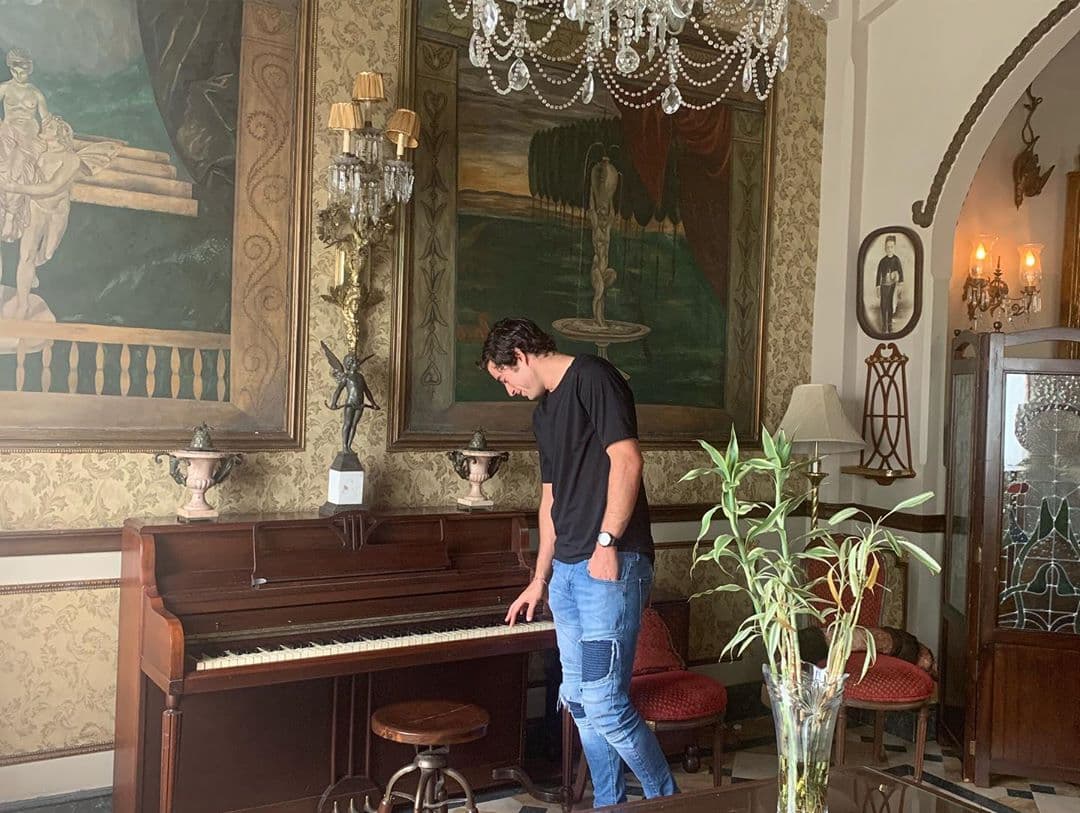 "Ese sueño había estado dormido hasta que conocí a un niño llamado Denilson en la Teletón USA en 2013. Denilson sueña con ser jugador de futbol profesional pero sus piernas no le responden. Él nació a los 6 meses de gestación y se le diagnosticó hidrocefalia, no tiene movilidad en sus piernas ni en su brazo izquierdo".