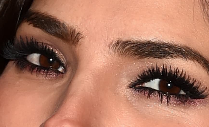 Ella te atrapa con su belleza, pero también con su mirada. Sus ojitos son bellísimos y no podemos negar que son el rasgo que mejor la definen.