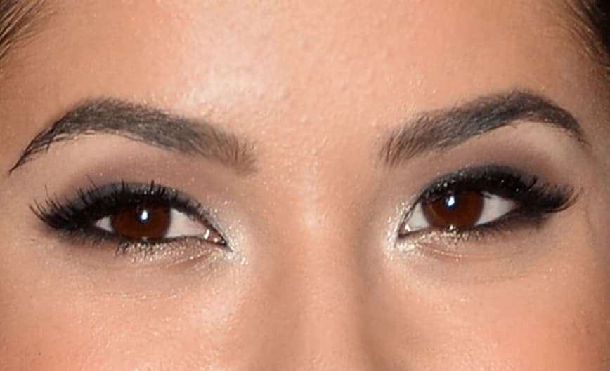 Es una de las cantantes jóvenes más bellas del momento y en Latin GRAMMY nos ha sorprendido con su encanto.