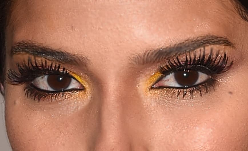 La dueña de esta mirada es una mujer despampanante y extremadamente sexy. ¿La reconoces?