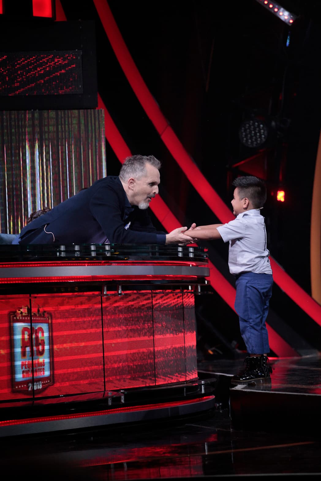 Giovani nunca había entrado a un restaurante en su vida, tampoco había probado un solo platillo de gastronomía española. El niño se llevó todos los aplausos del público y el reconocimiento de Bosé, quien dijo sobre él: "Es un niño educado, listo, travieso, pispireto y simpático".