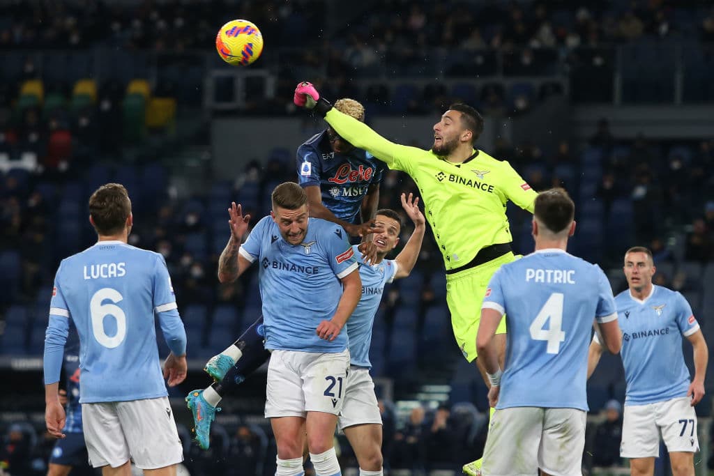 Napoli se impone a la Lazio con marcador de 2-1, durante la J27 en la Serie A. Lorenzo Insigne y Fabián Ruiz Peña le dieron el triunfo a los visitantes, mientra que Pedro fue el autor del unico tanto para los locales.