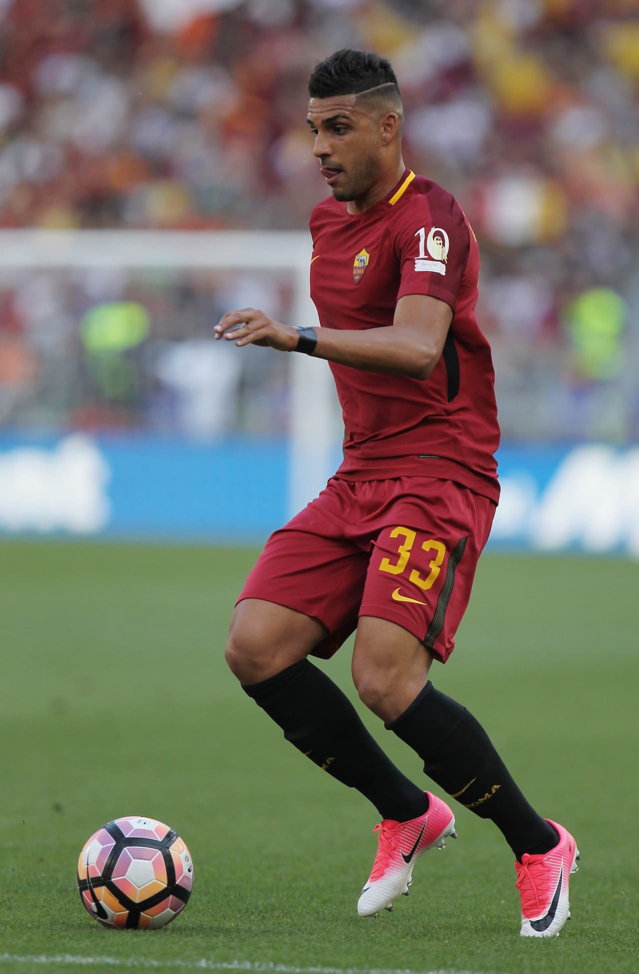 Dzeko no sería el único que saldría de la Loba al Chelsea, ya que se dice que la operación incluye al brasileño Emerson y unos 20 millones de euros extras.