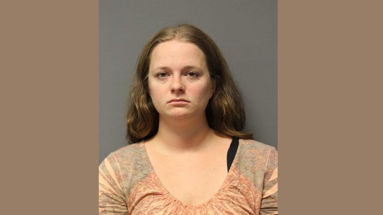 Una bebé murió en Arizona luego de que su mamá la dejara sola en la bañera para tener relaciones con su expareja