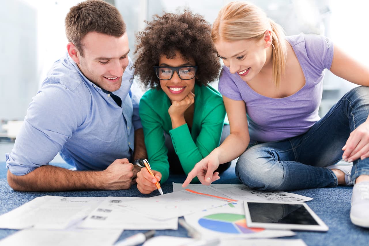 3. Rompe el patrón. Las personas pueden incrementar las posibilidades de ver las cosas diferentes cuando rompen el patrón normal de trabajar, comunicarse, pensar, reaccionar y responder.