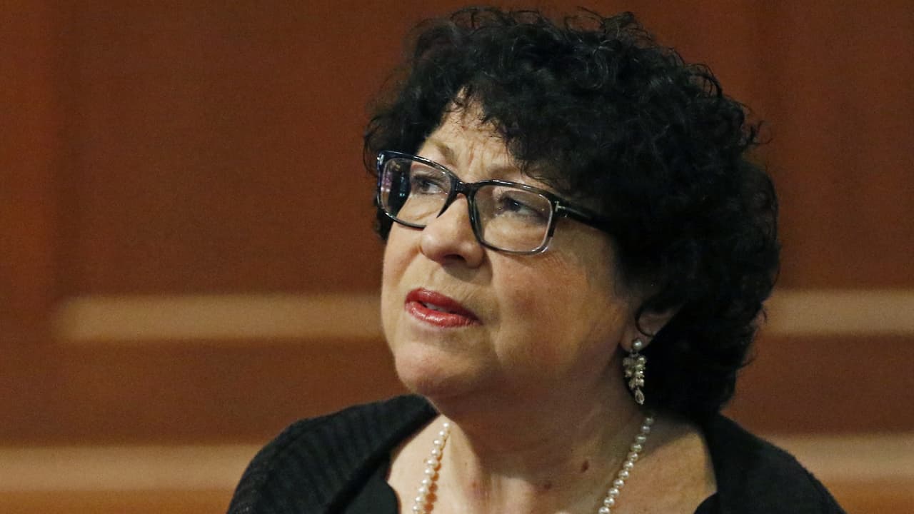 Sonia Sotomayor critica sus colegas conservadores de la Corte Suprema por "favorecer" al gobierno