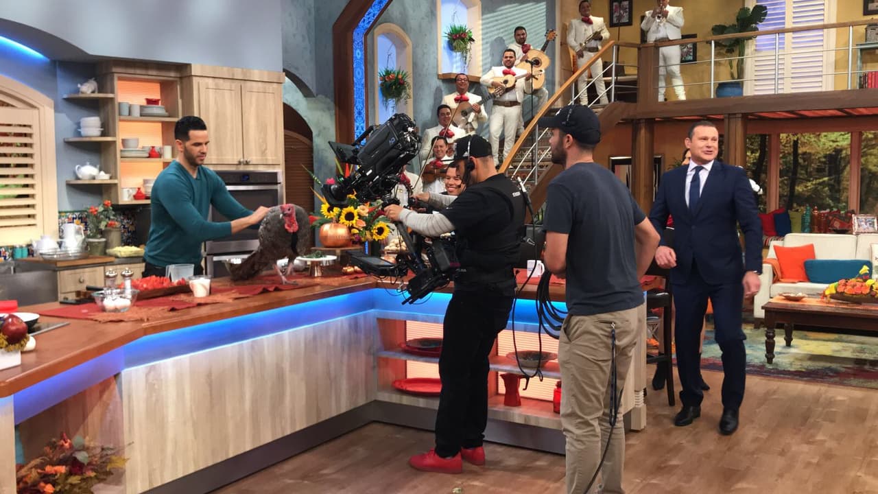 Parece que César y nuestro chef terminaron muy amigos, este pavo quería quedarse en la cocina.