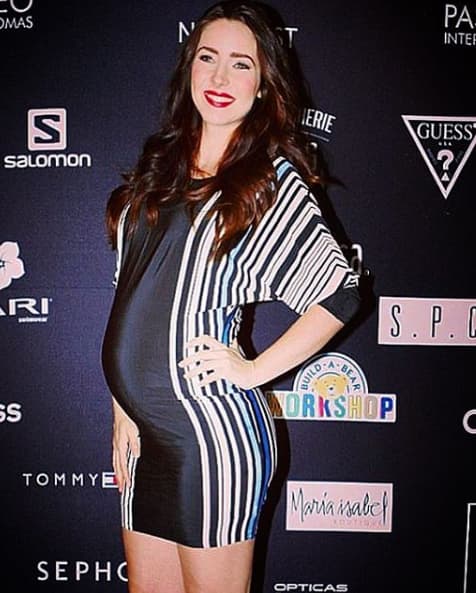 Durante su embarazo Ariadne dejó su cabello en un tono muy natural.