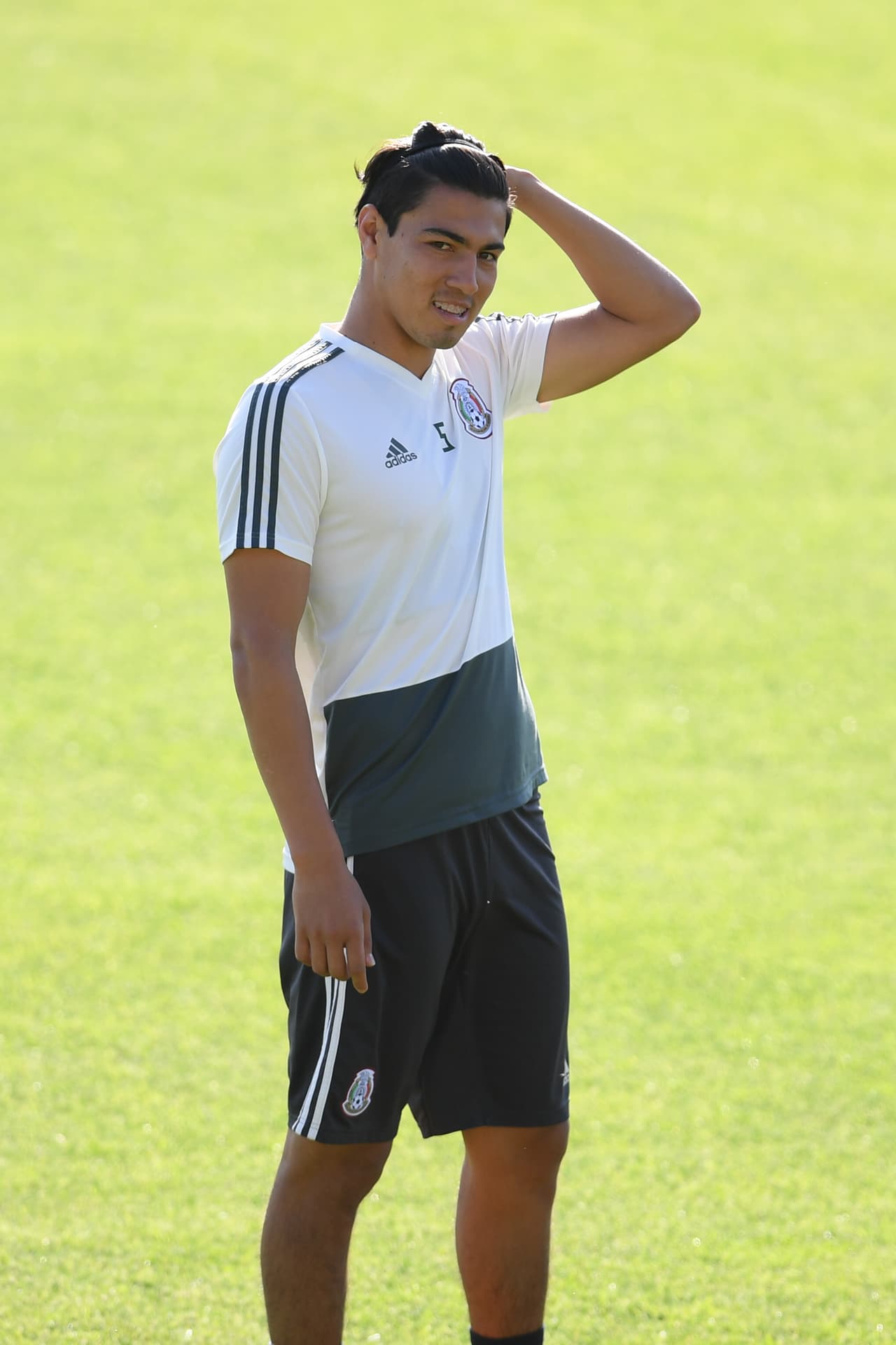 Durante el Mundial de Rusia 2018, parecía que 'Guti' mandaba señales de querer cambiar su imagen, pues constantemente se agarraba el cabello, como si quisiera innovar. Es importante precisar que, durante la justa mundialista, se percató de algunas opciones para probar con un nuevo peinado.