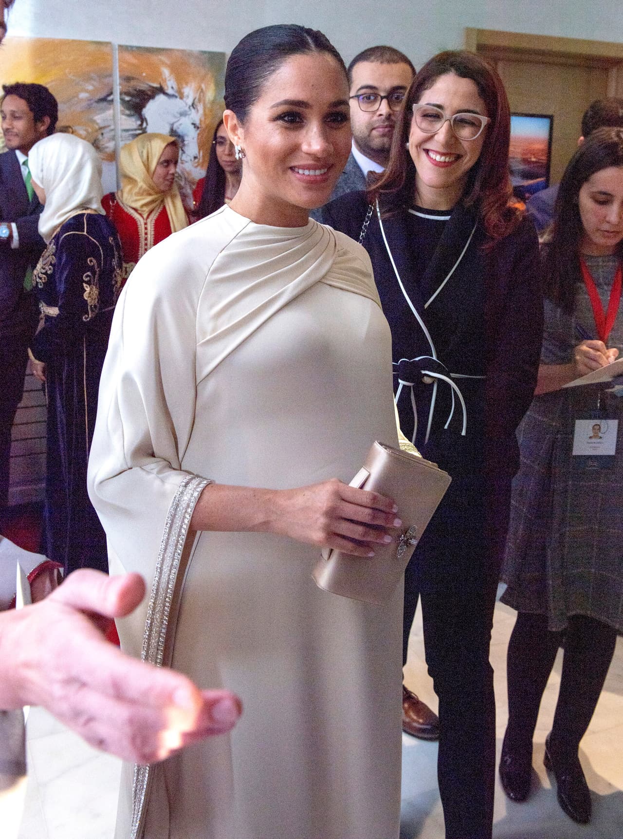 "Meghan ha escalado socialmente y 
<b>nos ha dejado atrás</b>, así es como me siento. Creo que eso es lo que sucede cuando estás en 'subclase' e intentas superar la realidad de tu situación", dijo Mike Markle a la revista británica.