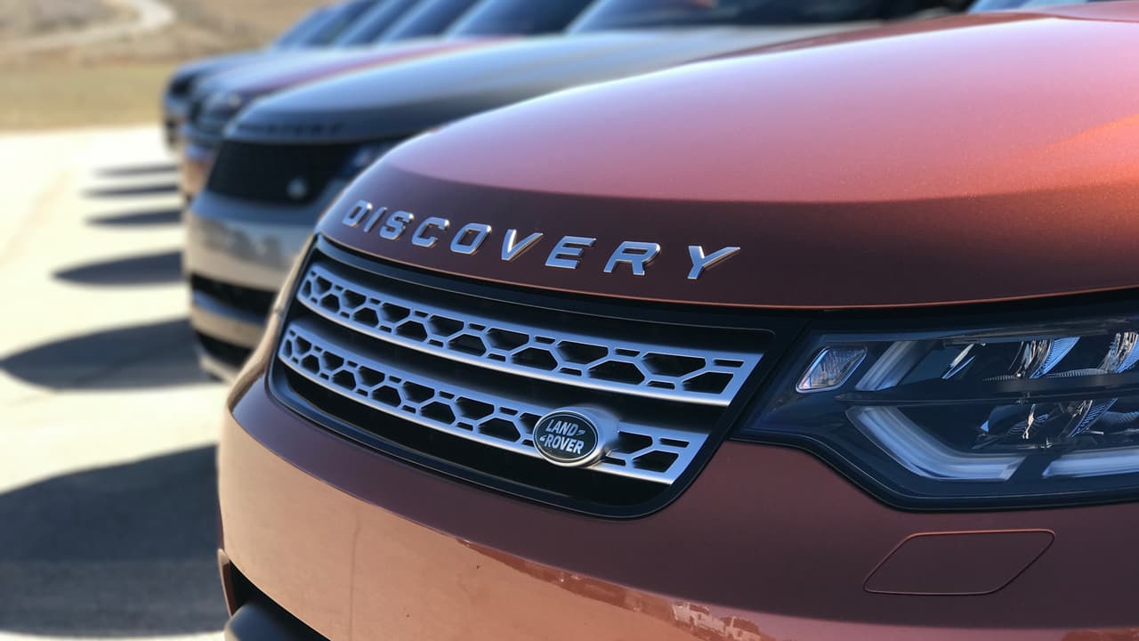 El diseño de la Land Rover Discovery 2017 podrá ser moderno pero su capacidad todoterreno es la continuación de la leyenda.
