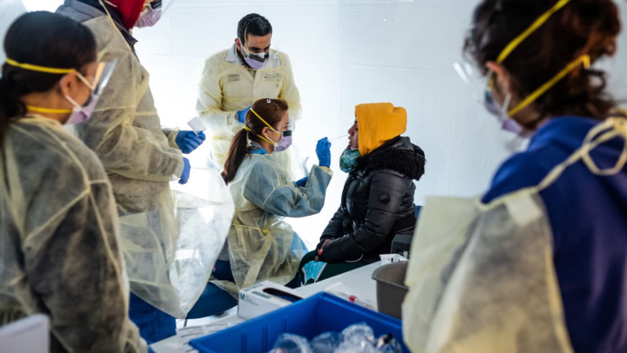 Expertos médicos del sur de Florida muestran su preocupación ante llegada de agresiva variante Delta del coronavirus 