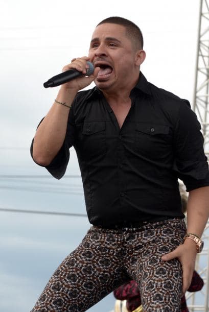 El portal Las Mañanitas indicó que en noviembre de 2014 Larry se encontraba en un restaurante en Tijuana. Dos muchachos se le acercaron y le pidieron un autógrafo. Larry no se los dio y hubo un intercambio de palabras, pero al final Larry terminó abofeteándolos.