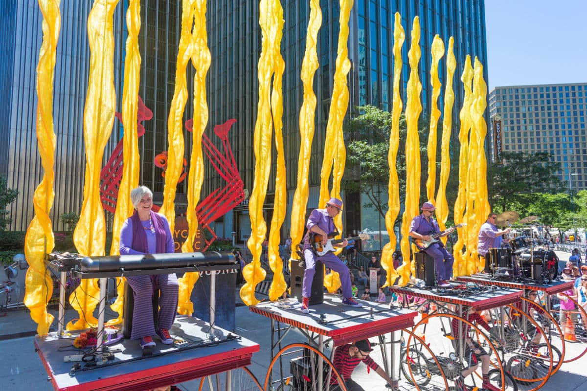 Por tercer año consecutivo el Festival de Arte de Raleigh convertirá la calle Fayetteville St. en un escenario musical. El evento se llevará a cabo los días 16 y 17 de mayo de 2020, entre las 11 am y las 7 pm.