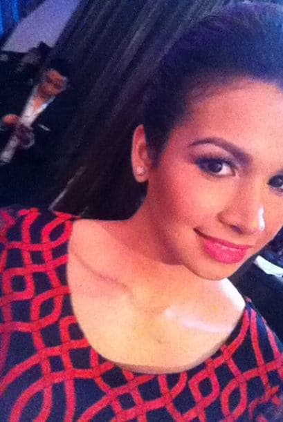 A través de las famosas fotos 'selfies' es como nuestra reina mantiene una estrecha relación con sus seguidores. Este tipo de fotos se han convertido en un fenómeno y no hay quién no se haya tomado una. Ahora puedes subir la tuya con el hashtag #NBLselfie para ganar un kit de belleza, los detalles aquí