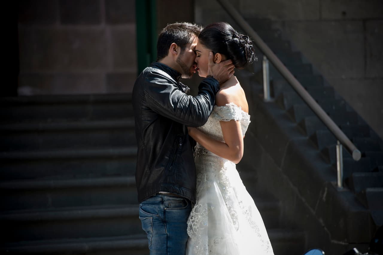 Hacen vibrar la pantalla con esos apasionados besos.