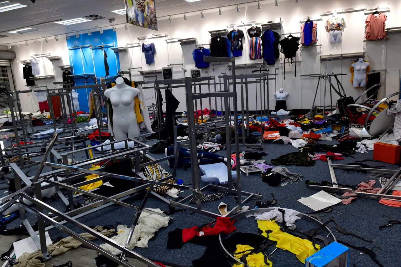 Además aseguraron que aquellos que participaron en los saqueos y no fueron detenidos quedaron identificados por las cámaras de seguridad en la zona comercial de la ciudad.